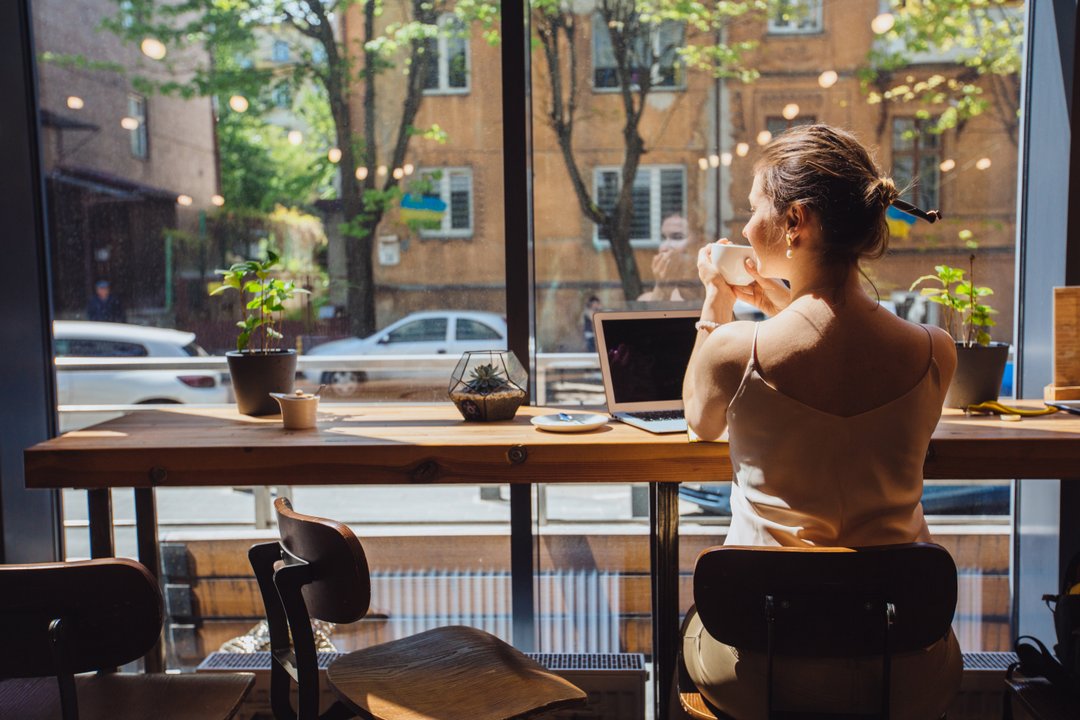 woman working on her laptop in a coffee shop