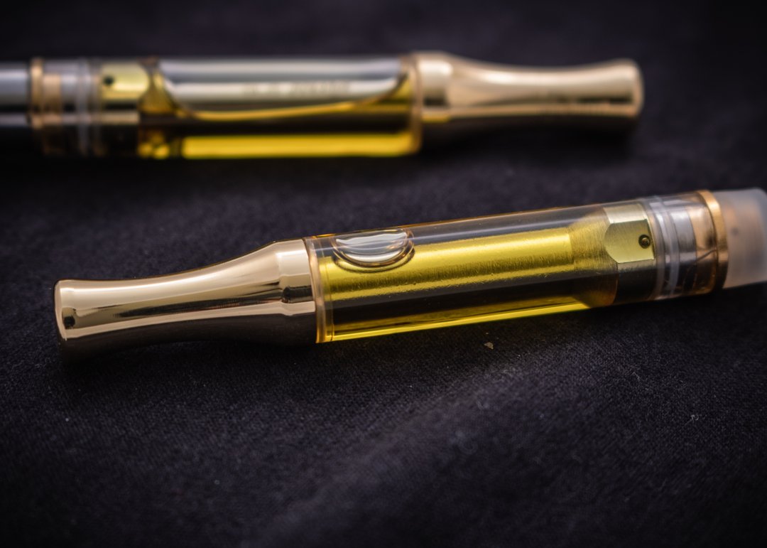 vape carts filled with yellow fluid