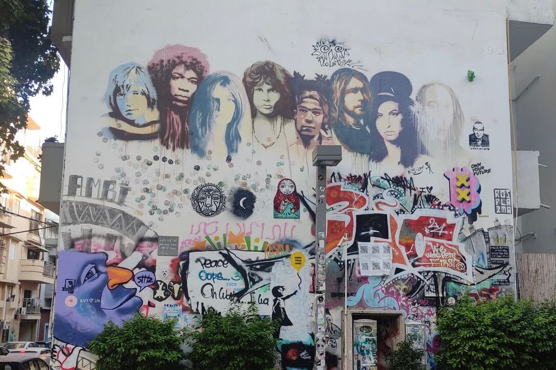 27 club graffiti