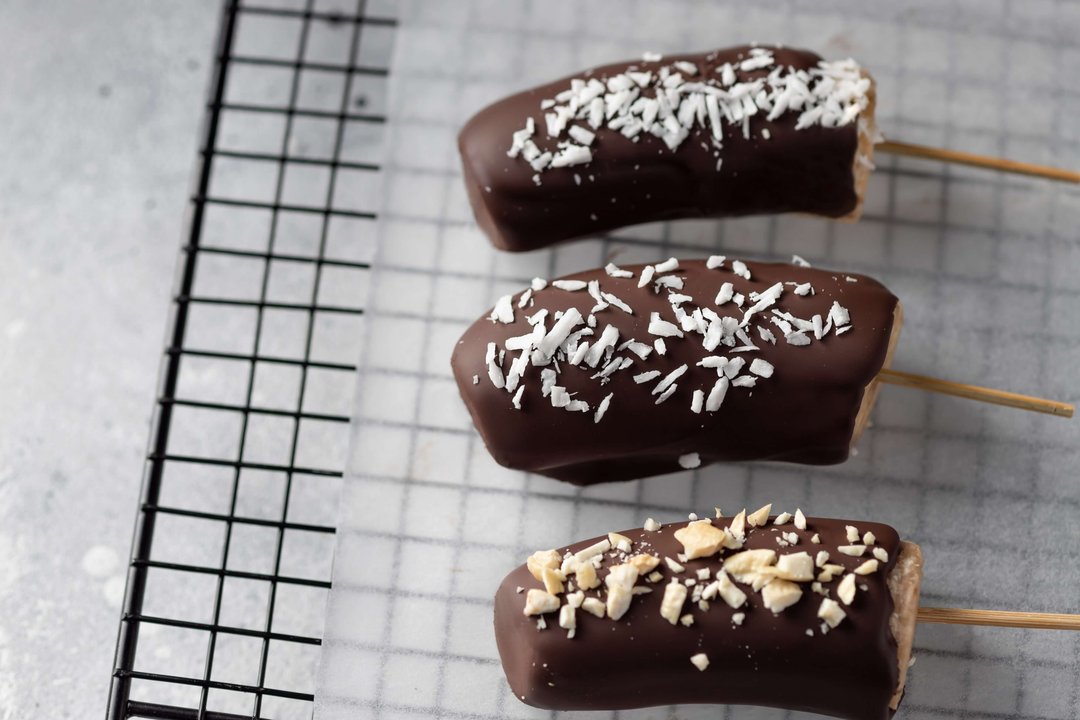 frozen bananas dipped in chocolate