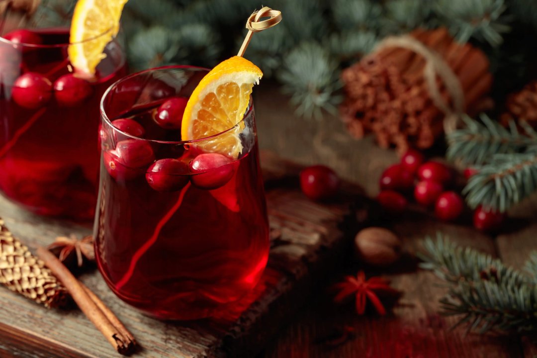 cranberry drink with orange slices