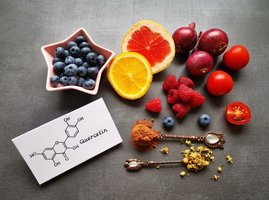 quercetin flavonoid chemical formula and examples of sources